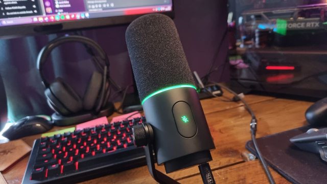 Explore the Razer Seiren V3 Pro: Your Ultimate Streaming Companion